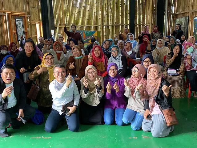 Momen Berbagi UMKM Bandung Di Saung Teras Sunda